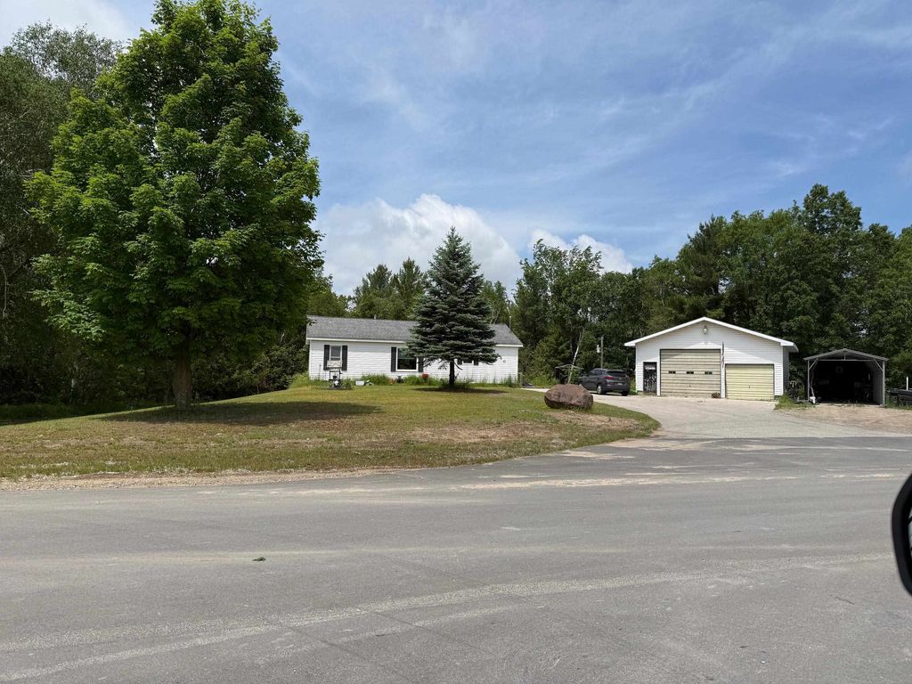 1950 Vanderlip, East Bay township