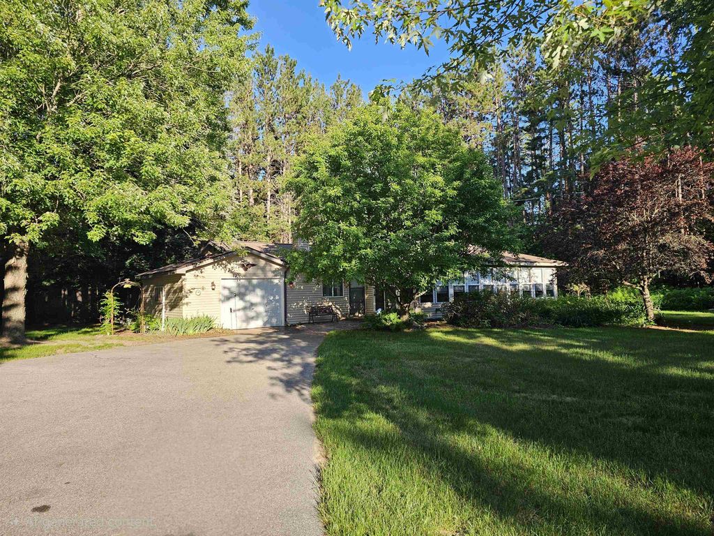 3351 S Dickerson, Lake township