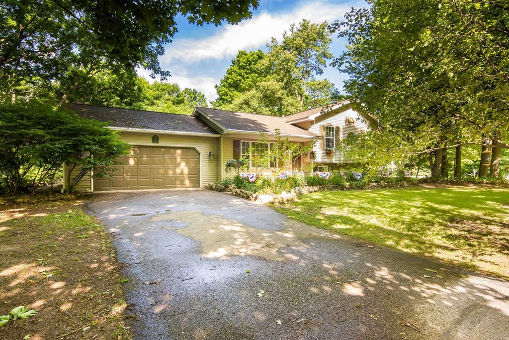 2494 Holland, Blair township