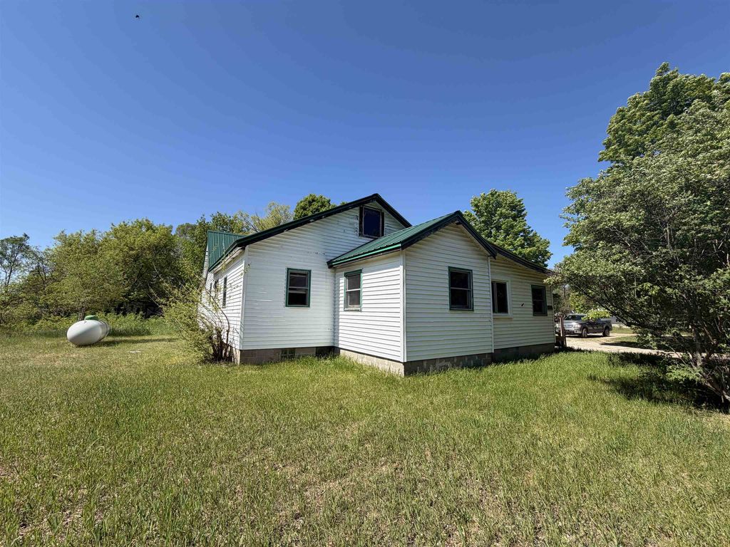 9359 Valley Road, Nw, Clearwater township