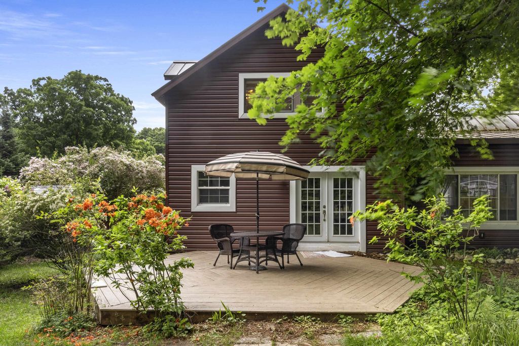 657 Crystal, Crystal Lake township