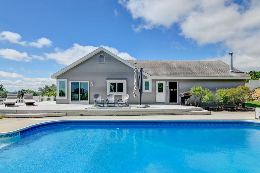1744 Wayne, Traverse City city
