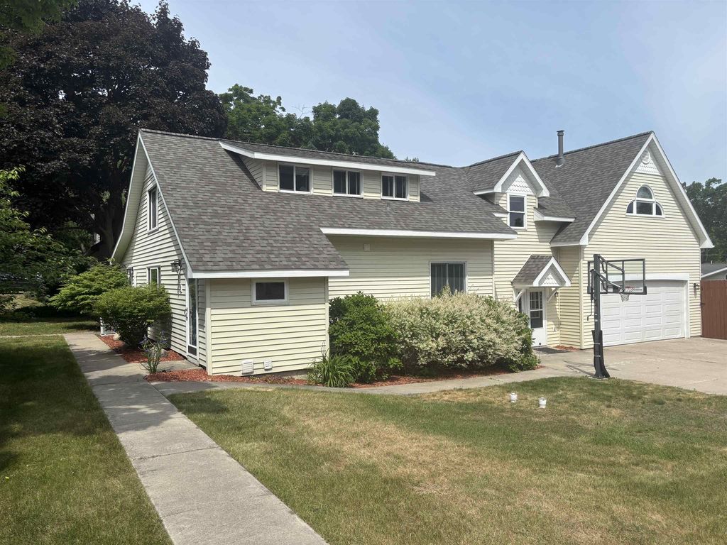 202 Seventeenth, Traverse City city