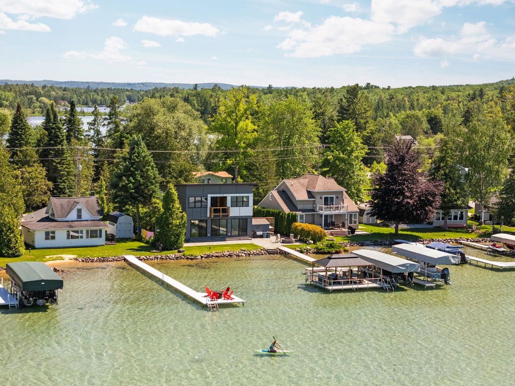 7586 Crystal Beach, Clearwater township