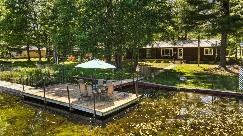 5596 Ne Rita, Coldsprings township