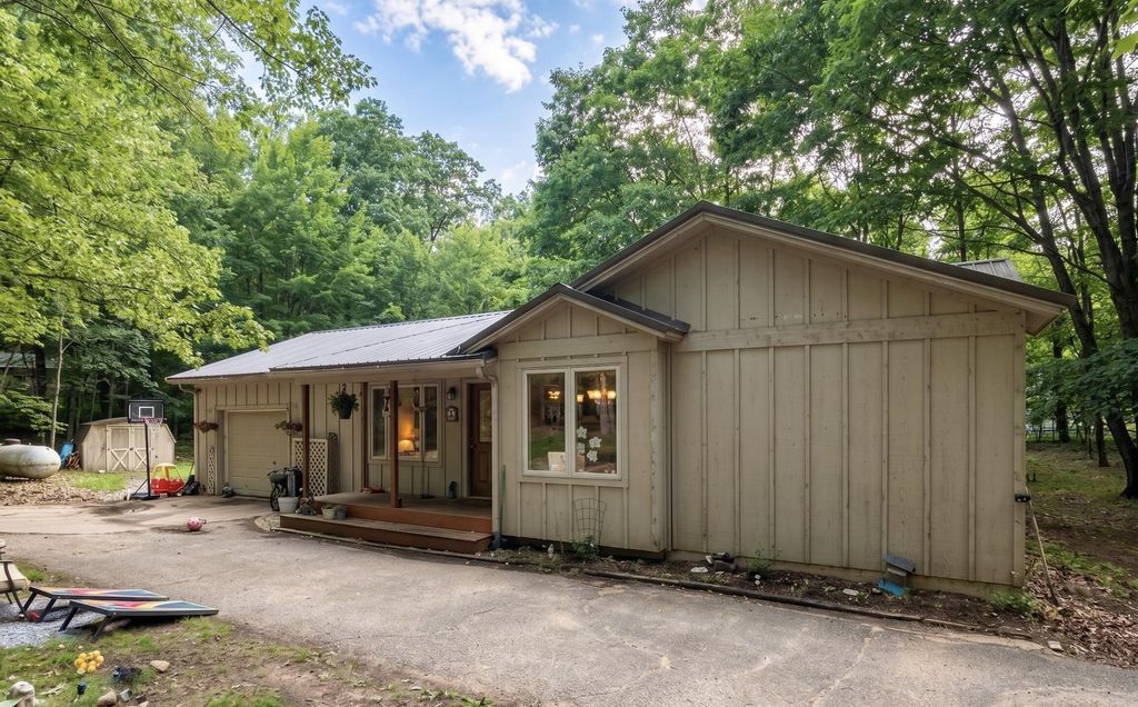 189 Forest, Le Roy township