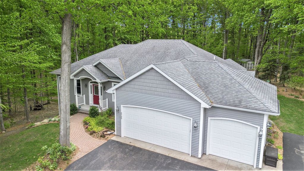 2725 Blue Meadow Dr, Long Lake township