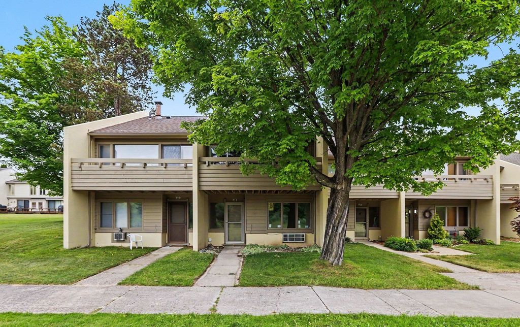 5000 Townhouse, Cedar