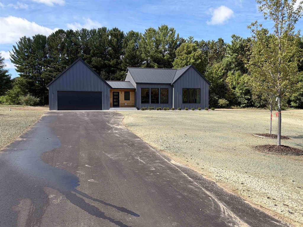 4107 Fireside, Long Lake township