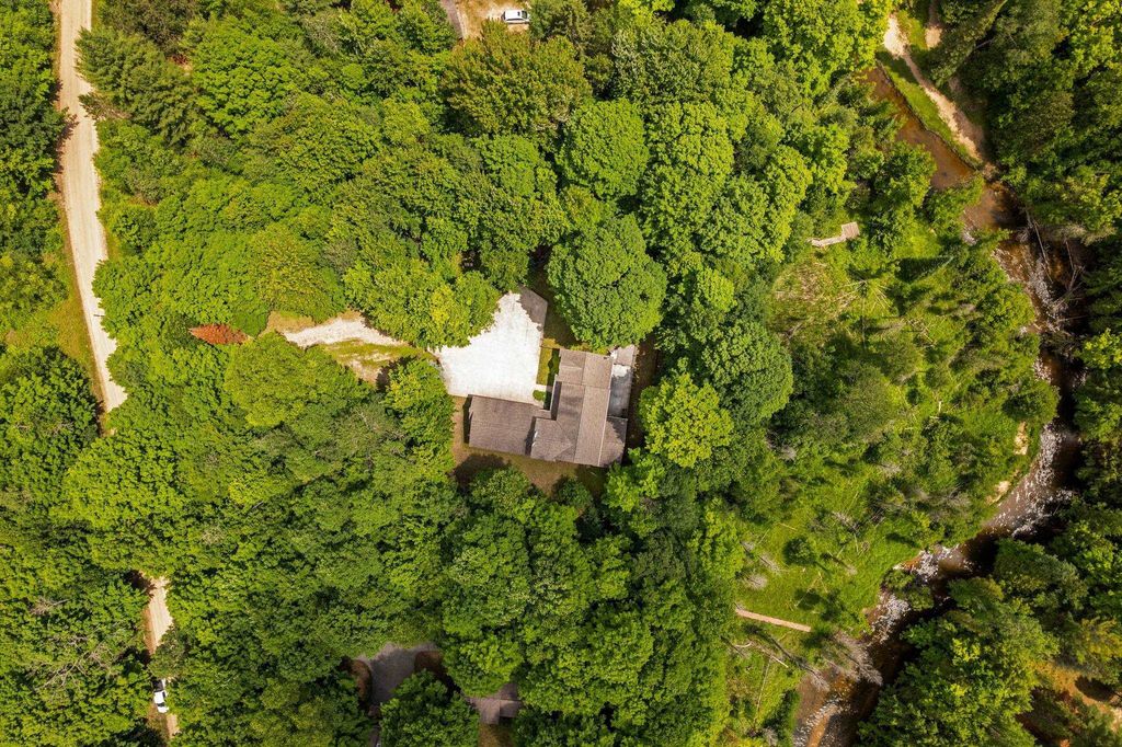 15445 Holly, Springdale township