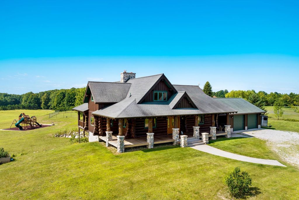 4311 Caro, Mayfield township