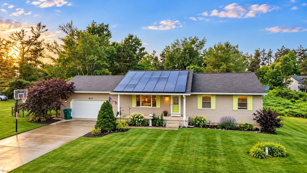 8678 Lamplighter, Clam Lake township