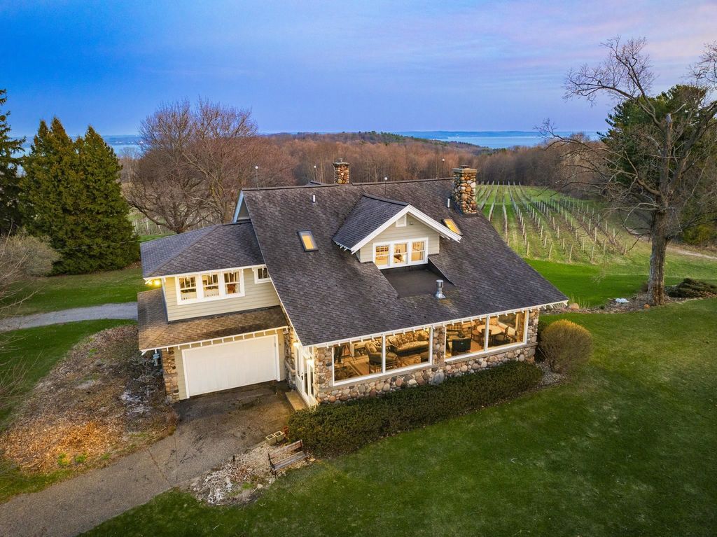 2770 Nelson Rd, Peninsula township