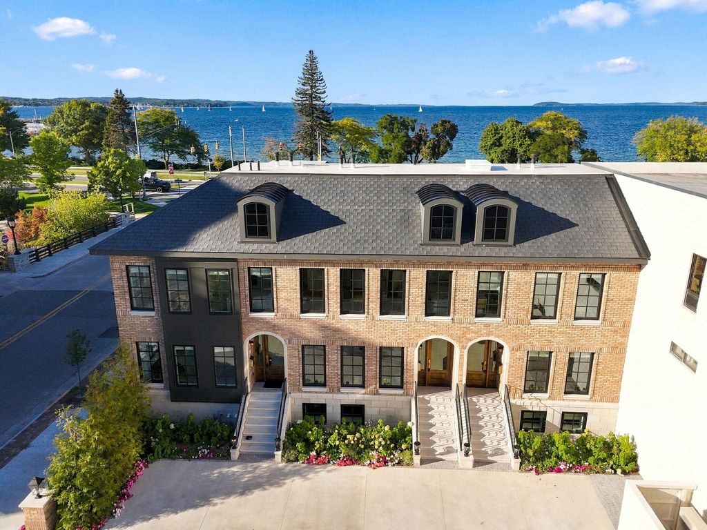 100 Park St, Traverse City