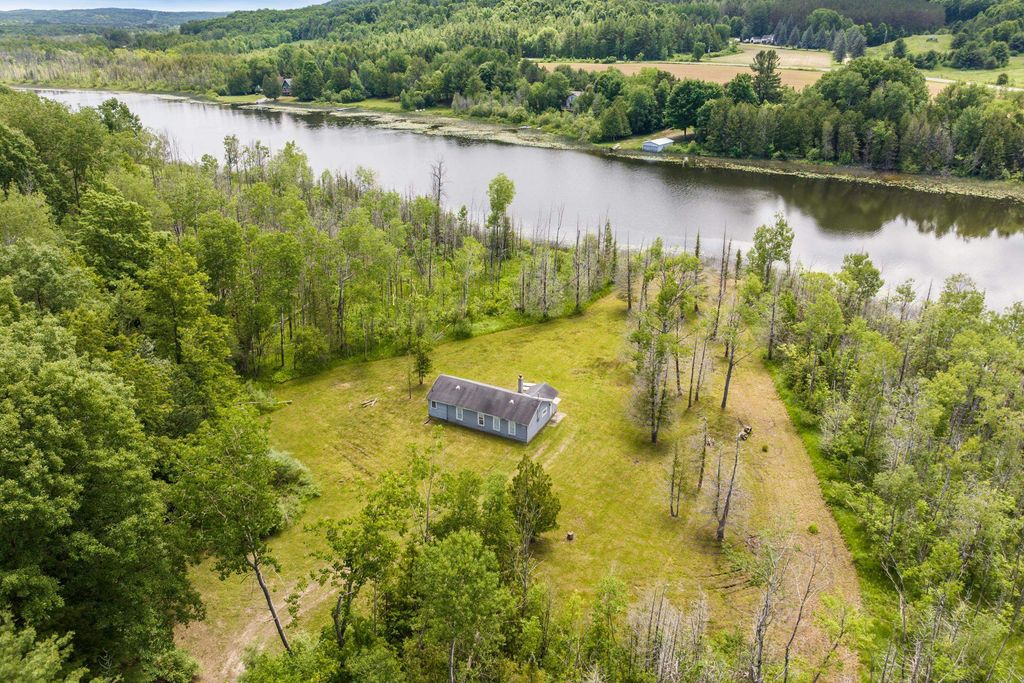 6263 East Jordan Rd, Banks township