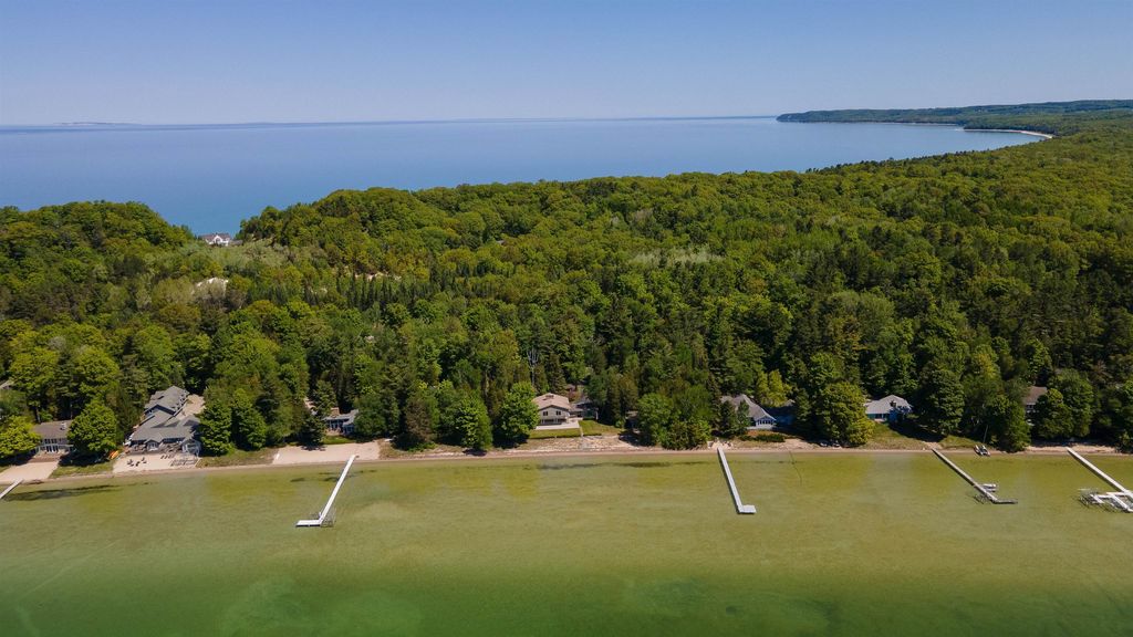 5254 N Manitou, Leland township