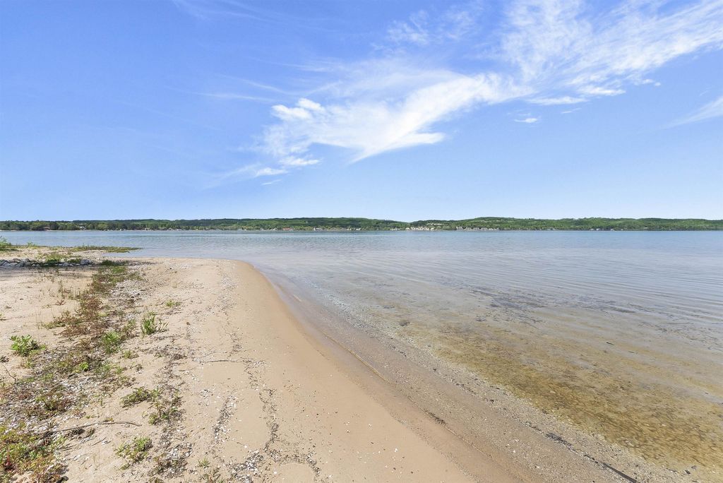 737 S Stony Point, Suttons Bay township