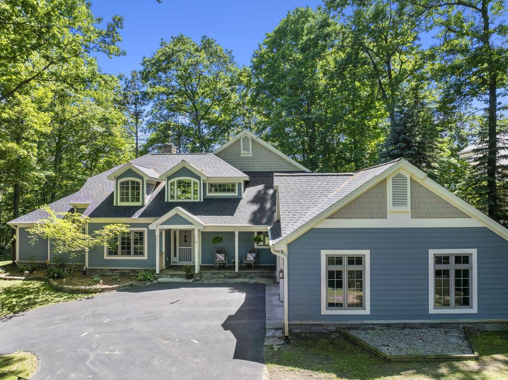 10268 E Twin Oaks Dr, Elmwood charter township