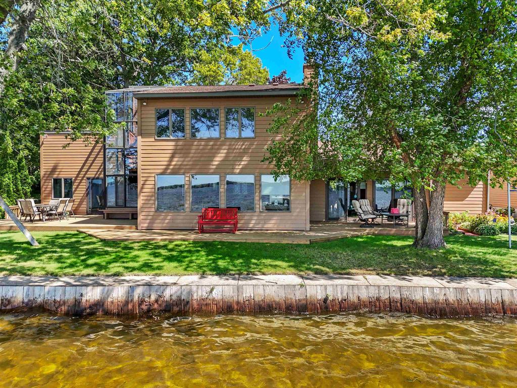 311 E Lake Mitchell, Cherry Grove township
