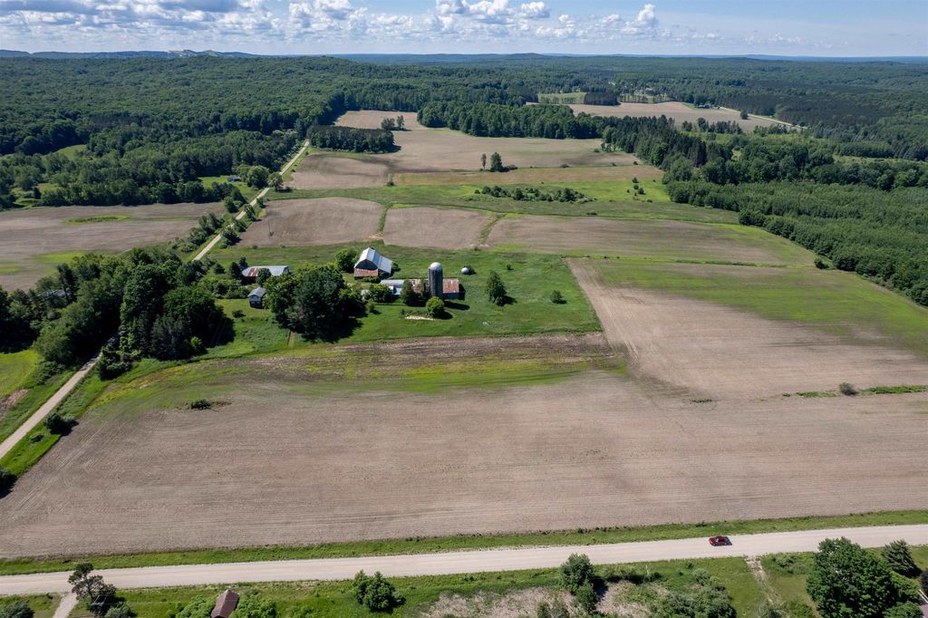 3102 S 9, Slagle township