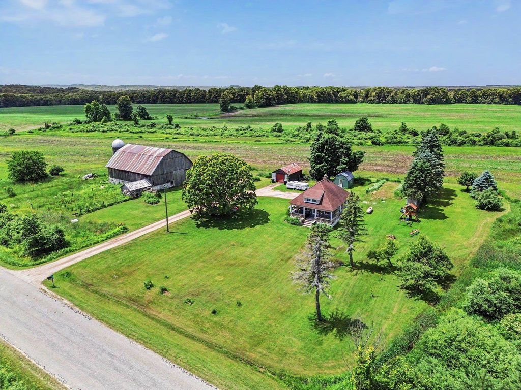 7615 Pleasant Hill, Banks township