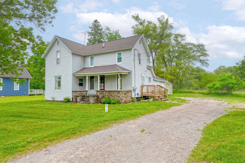 6034 Bates, Acme township