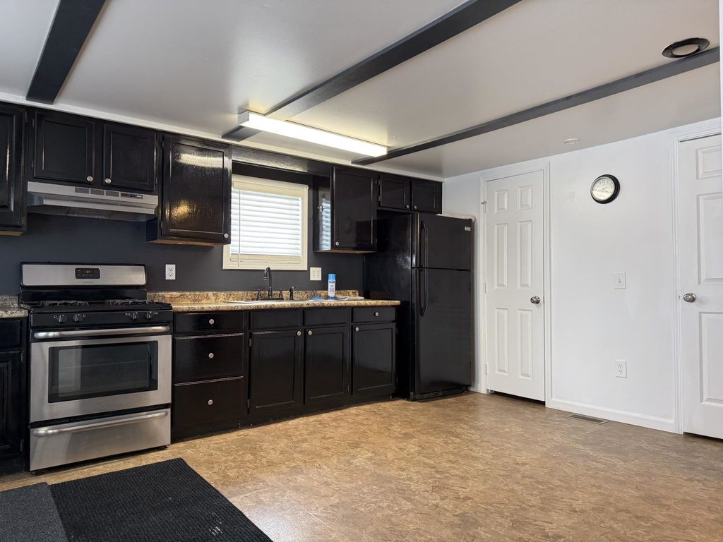 1583 State, Blair township