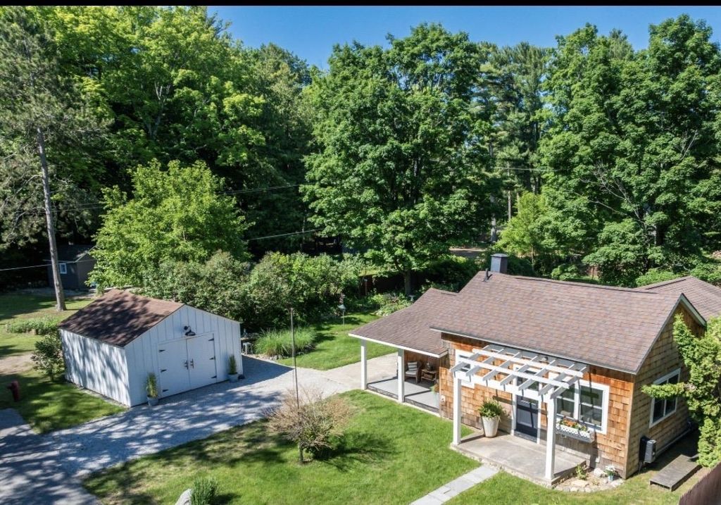 906 Livingston, Elk Rapids township