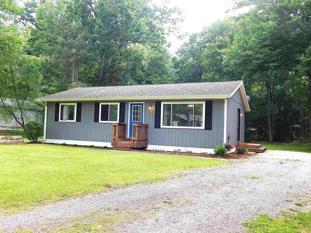 1492 Innwood North, Green Lake township