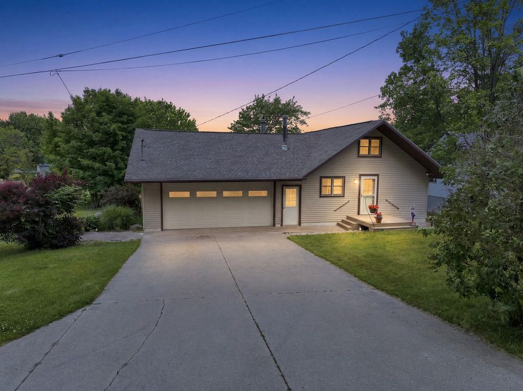 10876 Lockwood, Clam Lake township