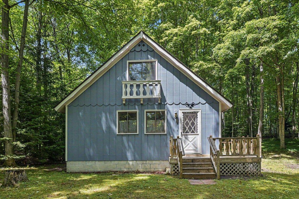 19048 Birch View, Almira township