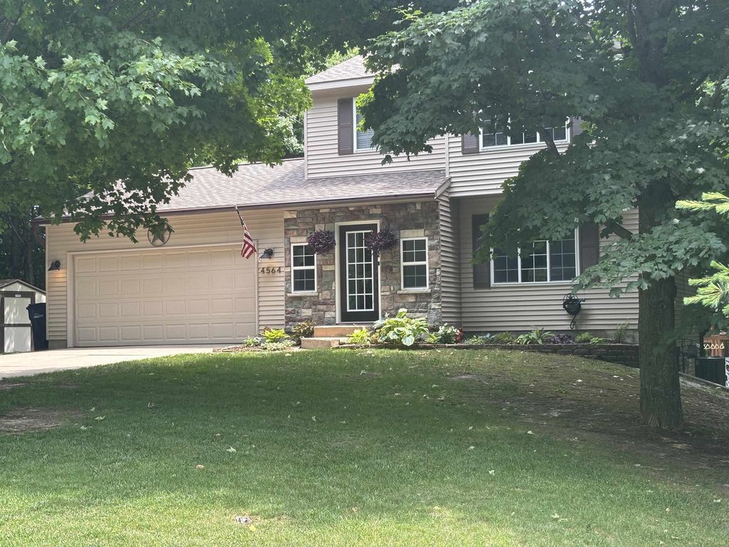 4564 Harr Dr, Long Lake township