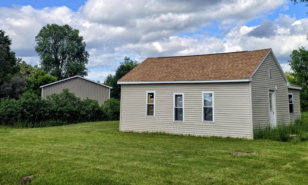 112 N 2nd, Springville township