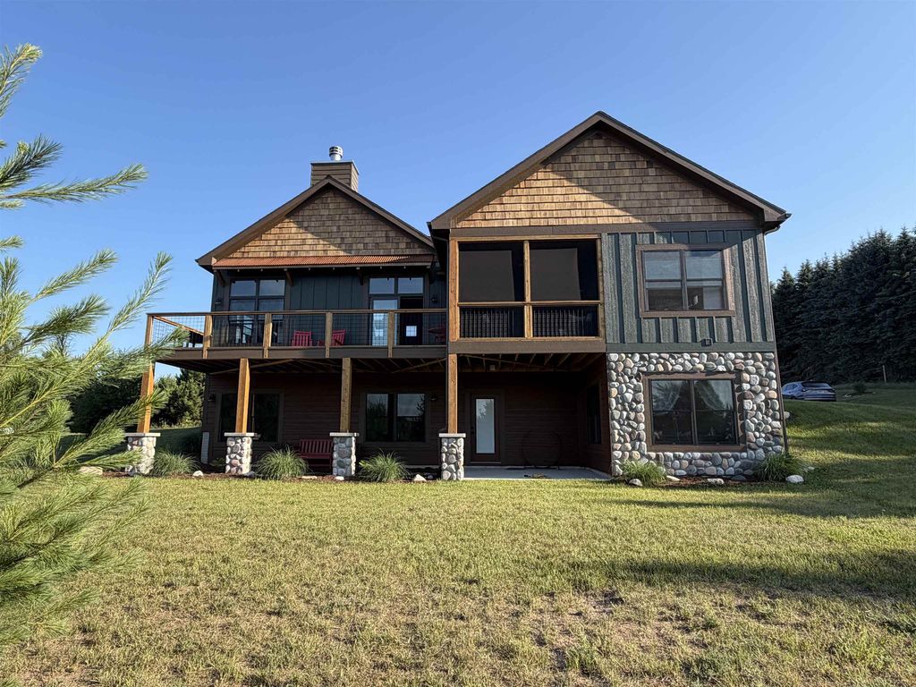 3483 Sumac, Blaine township