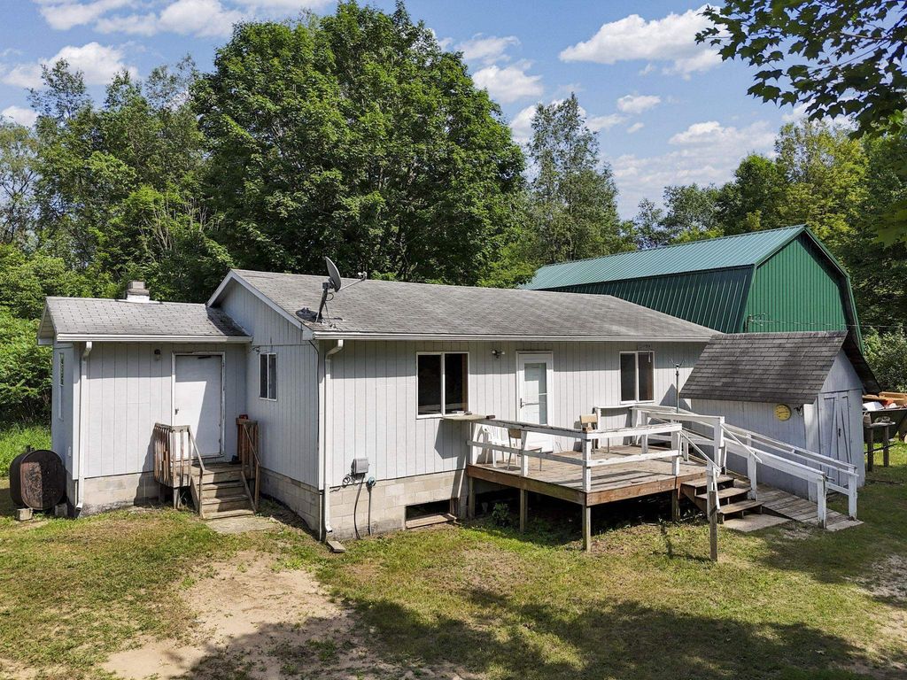 3850 N 25, Colfax township