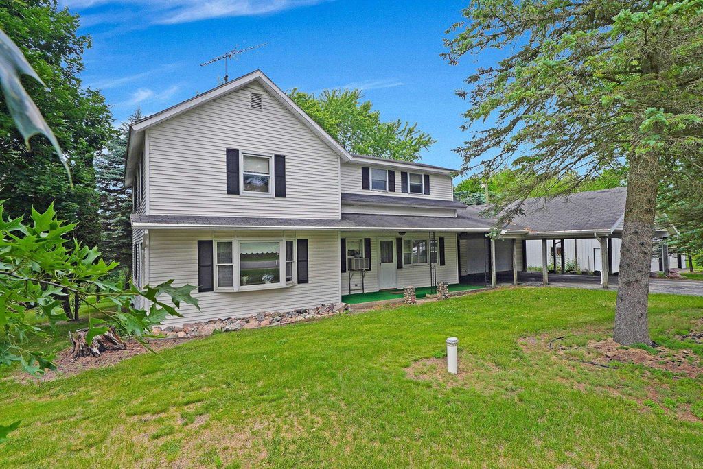 7017 Twin Lakes, Winterfield township
