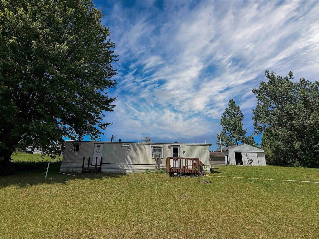 1395 E Duck Lake, Green Lake township