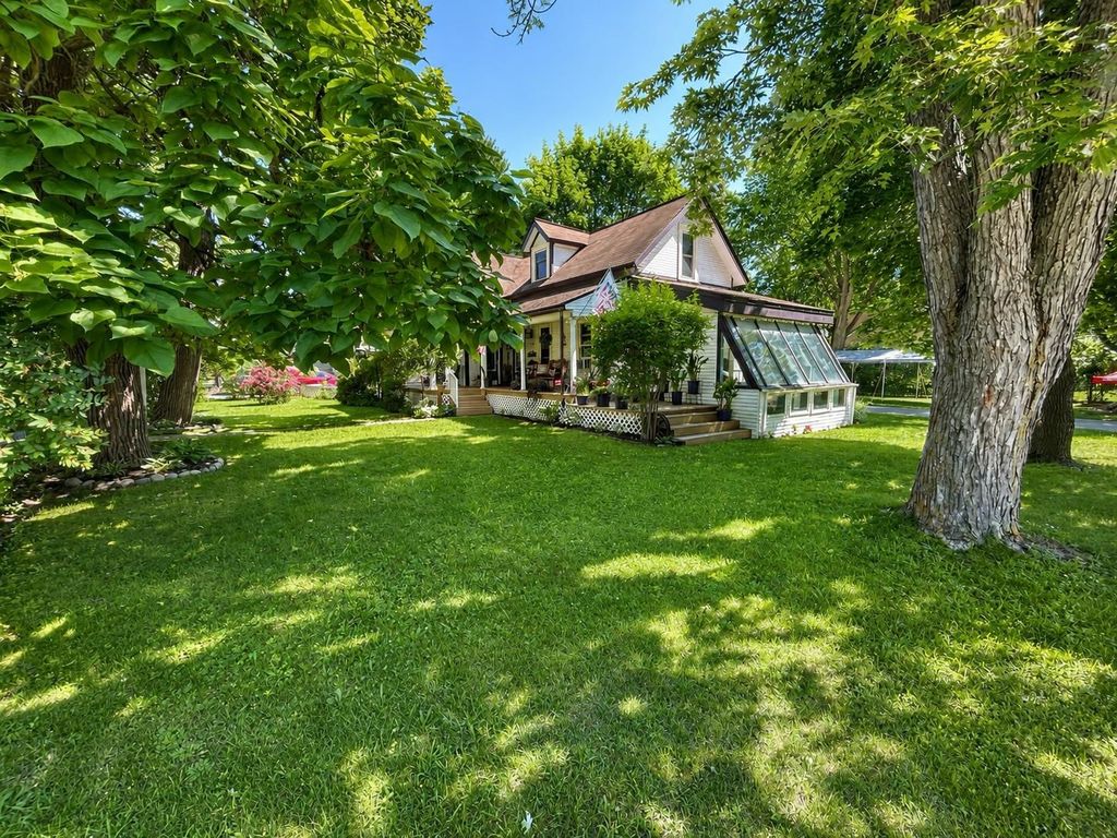 325 Spruce St, Traverse City city
