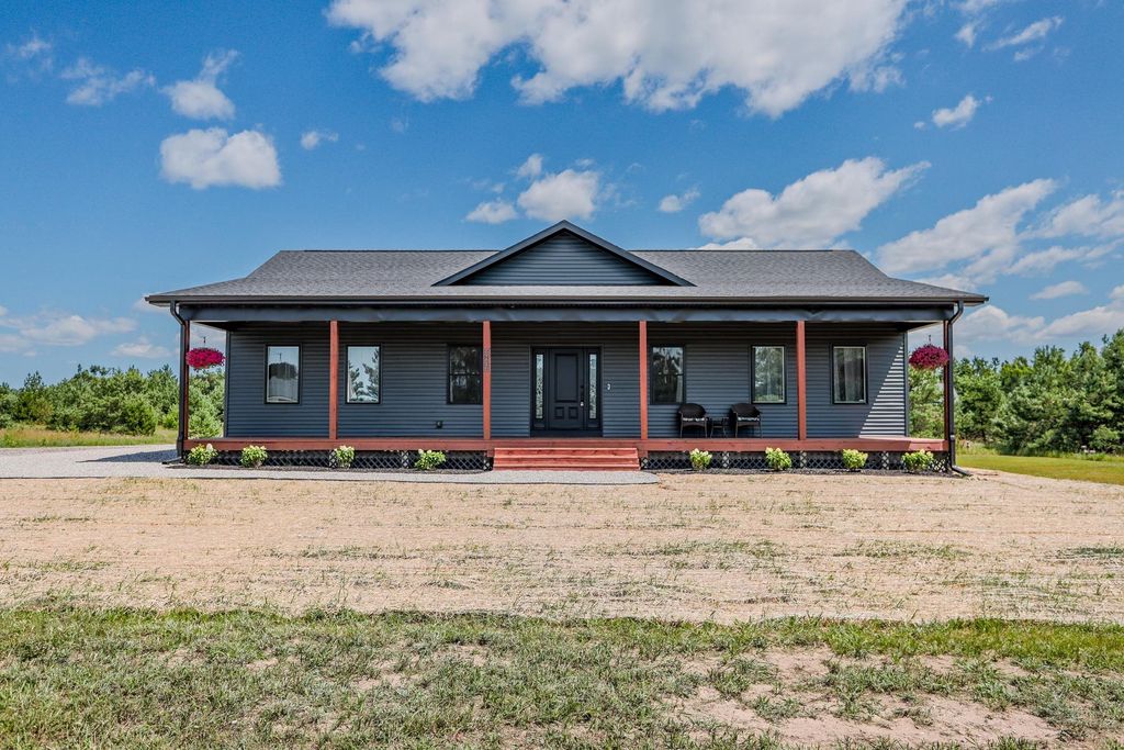 2857 Peregrine Peregrine Dr, Elmira township