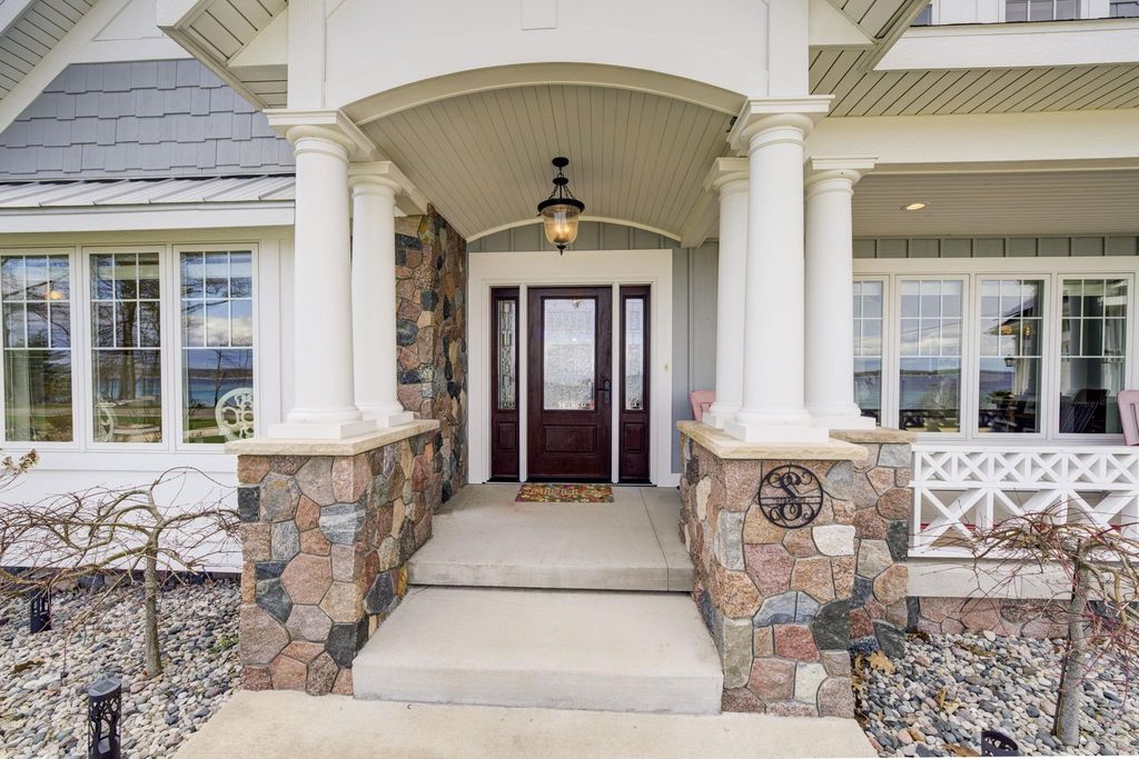 6885 E Shore, Peninsula township