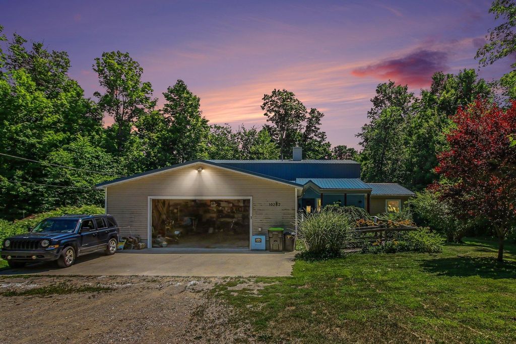 10212 E 48, Clam Lake township