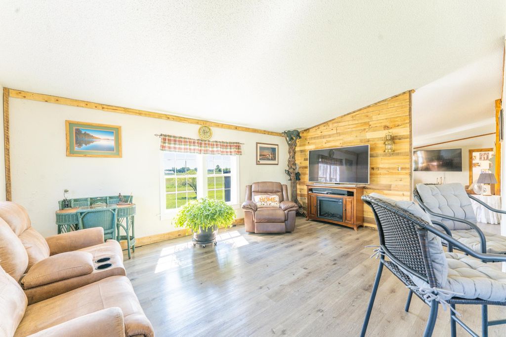 4433 Hamlin, Mayfield township