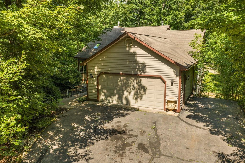 8433 Forest, Elmwood charter township