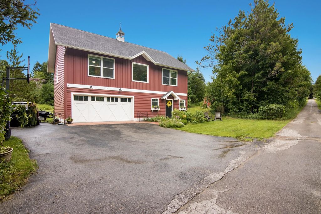 910 Rusch View, Garfield charter township