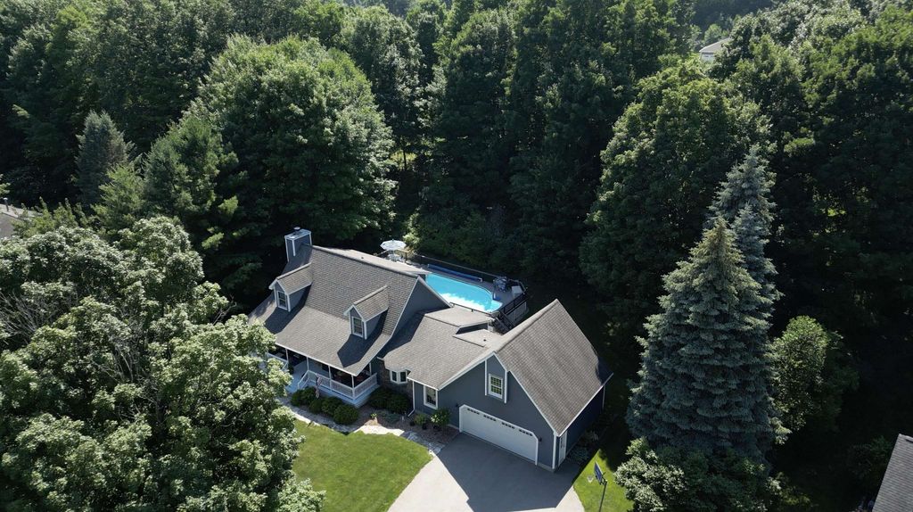 9770 E Valley Hills, Elmwood charter township