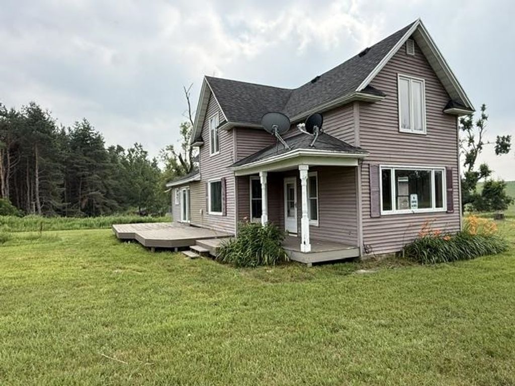 6948 E 48 Rd, Clam Lake township