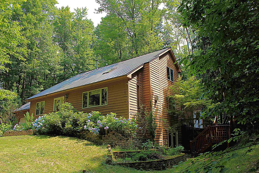 8131 Hillside, Long Lake township