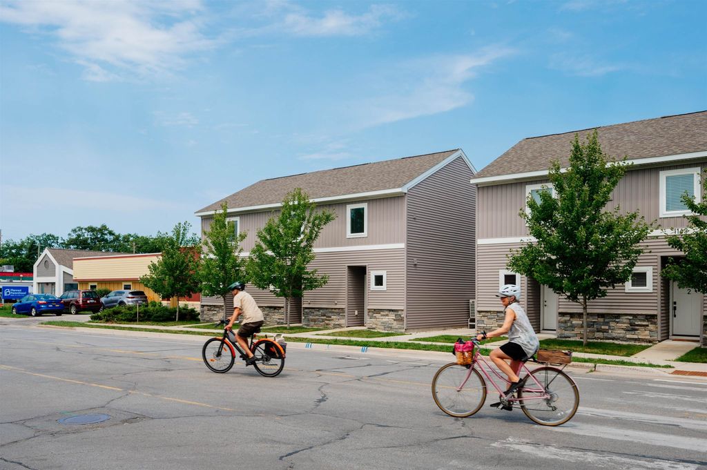 1141 E Eighth, Traverse City city