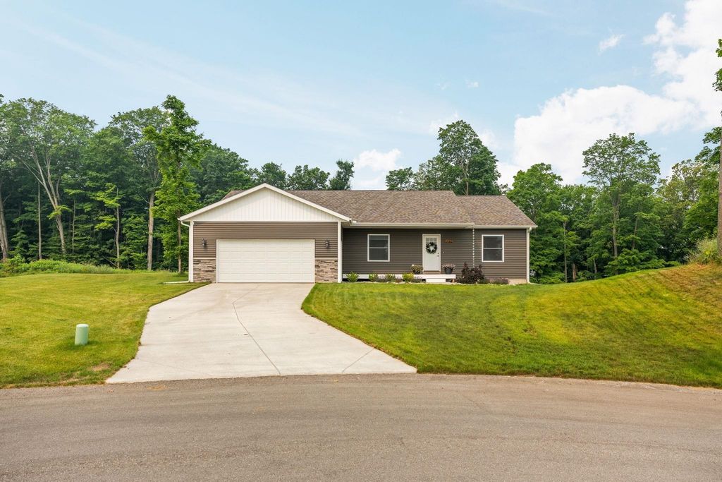 1432 Umber, Garfield charter township