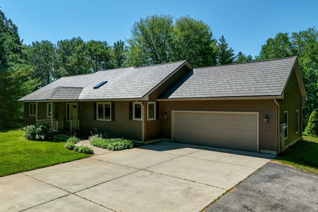 1225 Fernwood, Grawn